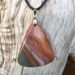 Pendentif Jaspe Polychrome, cordon coton ciré offert