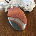 Pendentif Jaspe Polychrome, cordon coton ciré offert