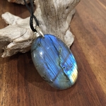 Pendentif labradorite, bélière argent 925, cordon coton ciré offert