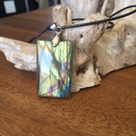 Pendentif labradorite, bélière argent 925, cordon coton ciré offert