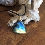 Pendentif labradorite, bélière argent 925, cordon coton ciré offert