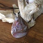 pendentif agate fleur, bélière argent 925, cordon coton ciré offert.