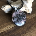 Pendentif Tourmaline, cordon coton ciré offert