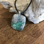 Pendentif Variscite, bélière argent 925, cordon coton ciré offert.