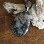 pendentif llanite, bélière argent 925, cordon coton ciré offert.