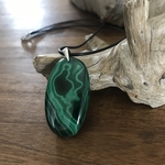 Pendentif Malachite, cordon coton ciré offert