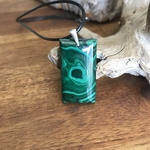 Pendentif Malachite, cordon coton ciré offert