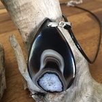 Pendentif Agate, cordon coton ciré offert