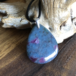 Pendentif rubis cyanite, bélière argent 925