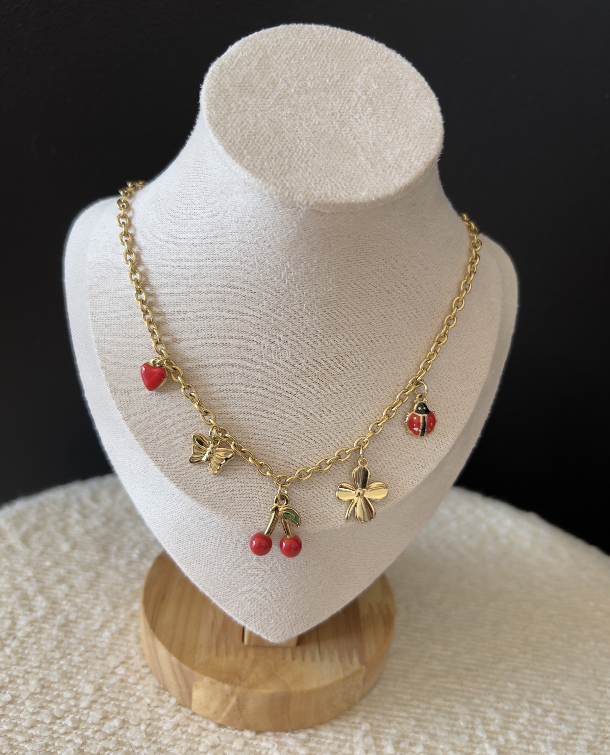 le collier ario -1