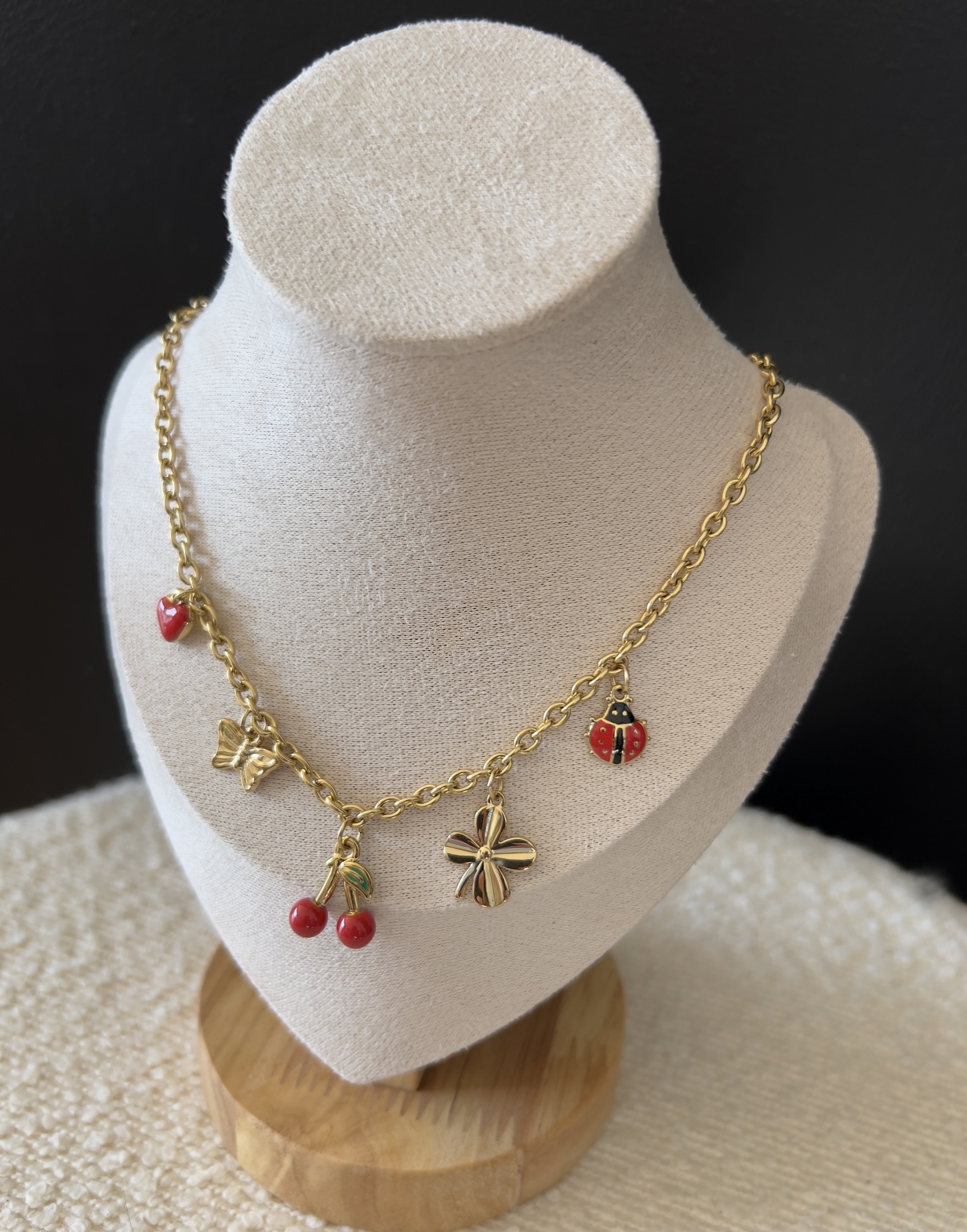 le collier ario -2