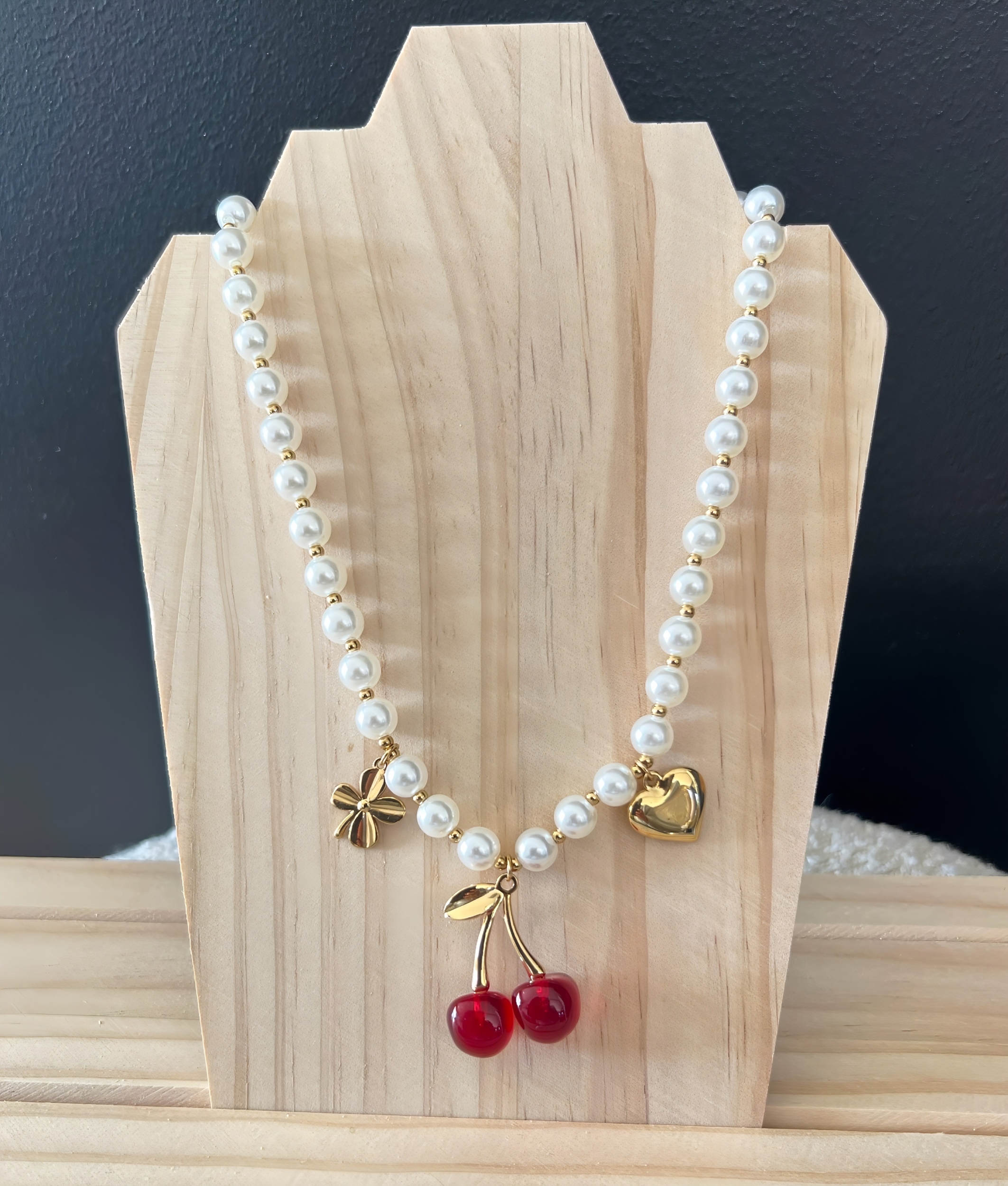 le collier mirela -1