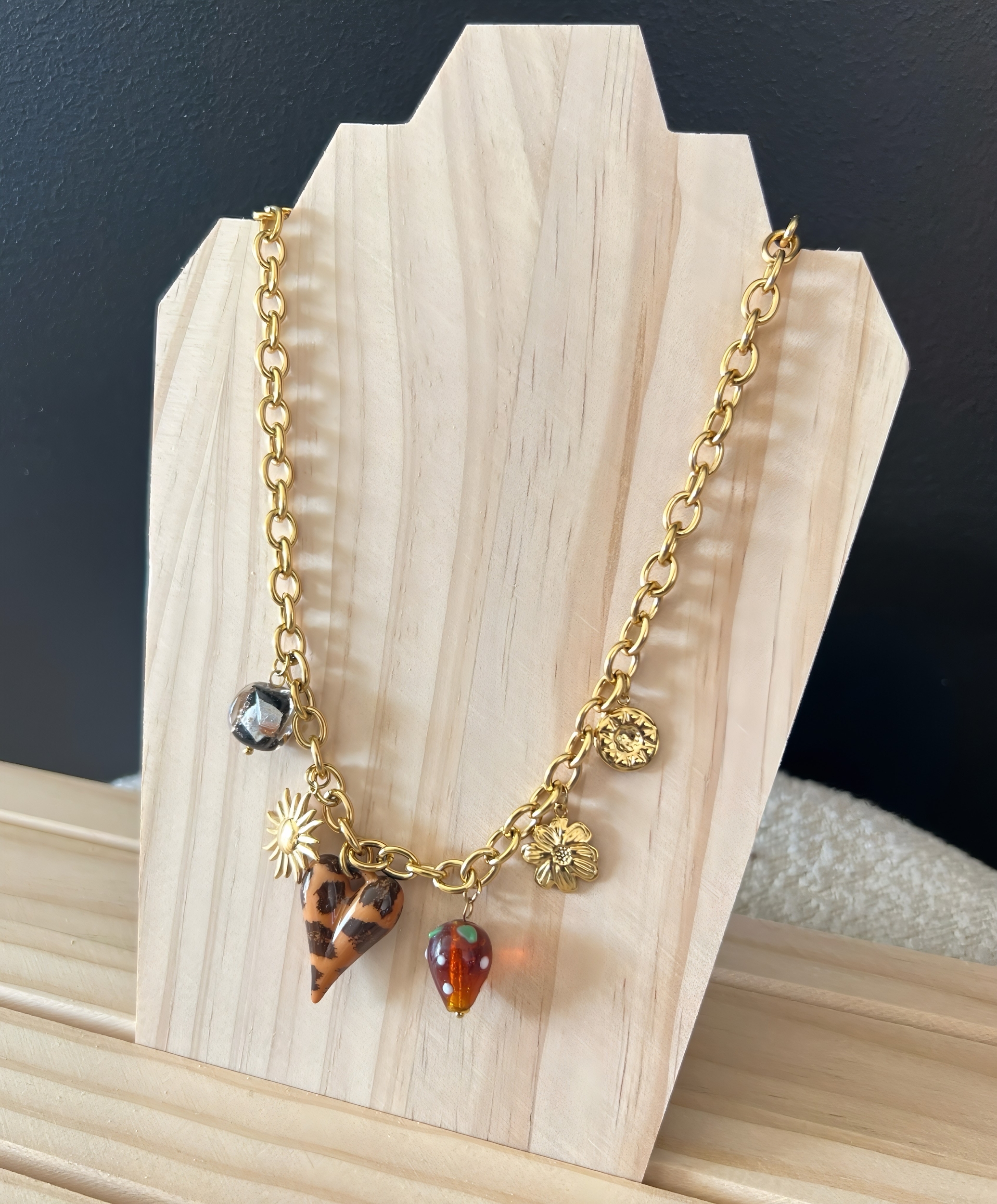 le collier calvi -1