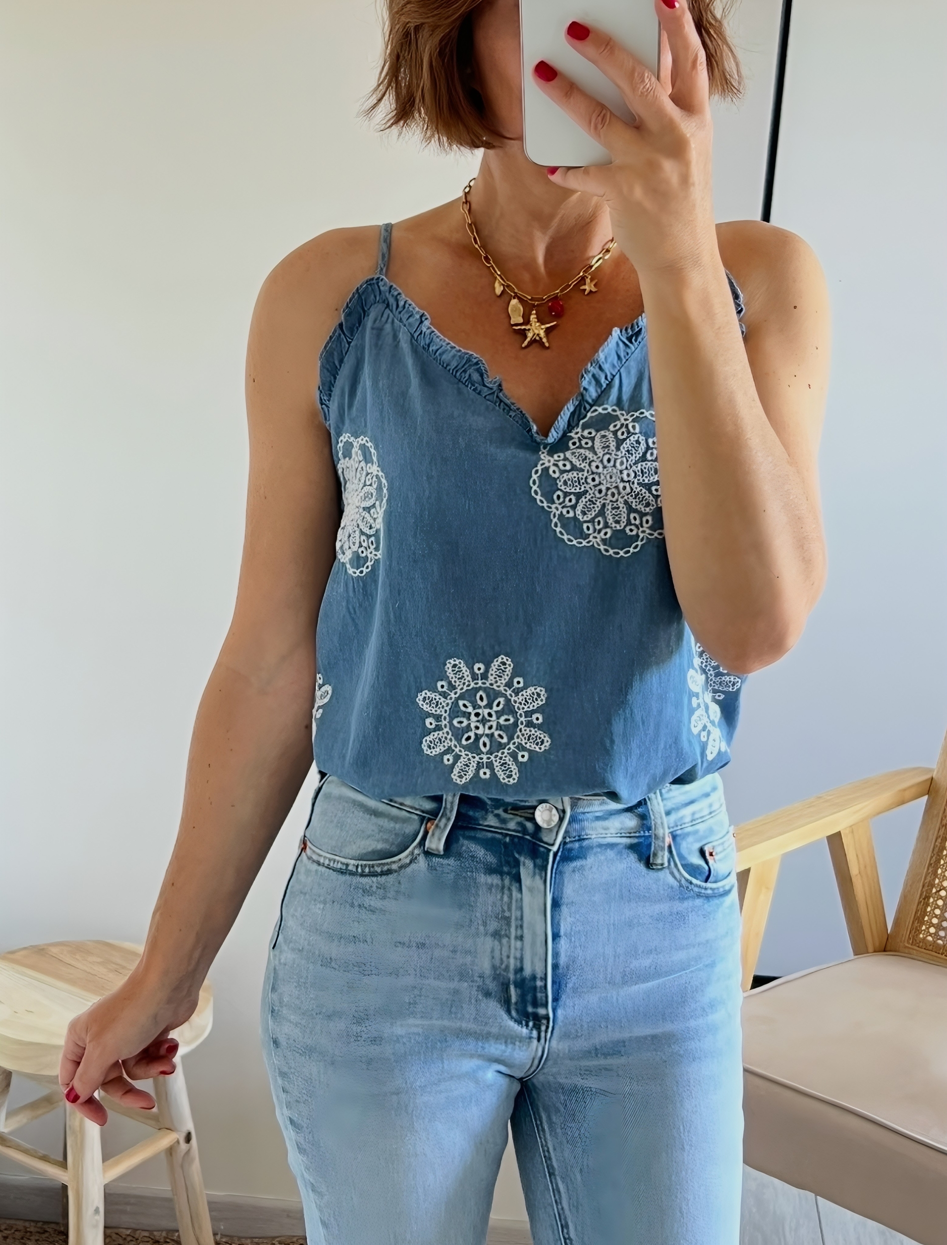 le top carly-1