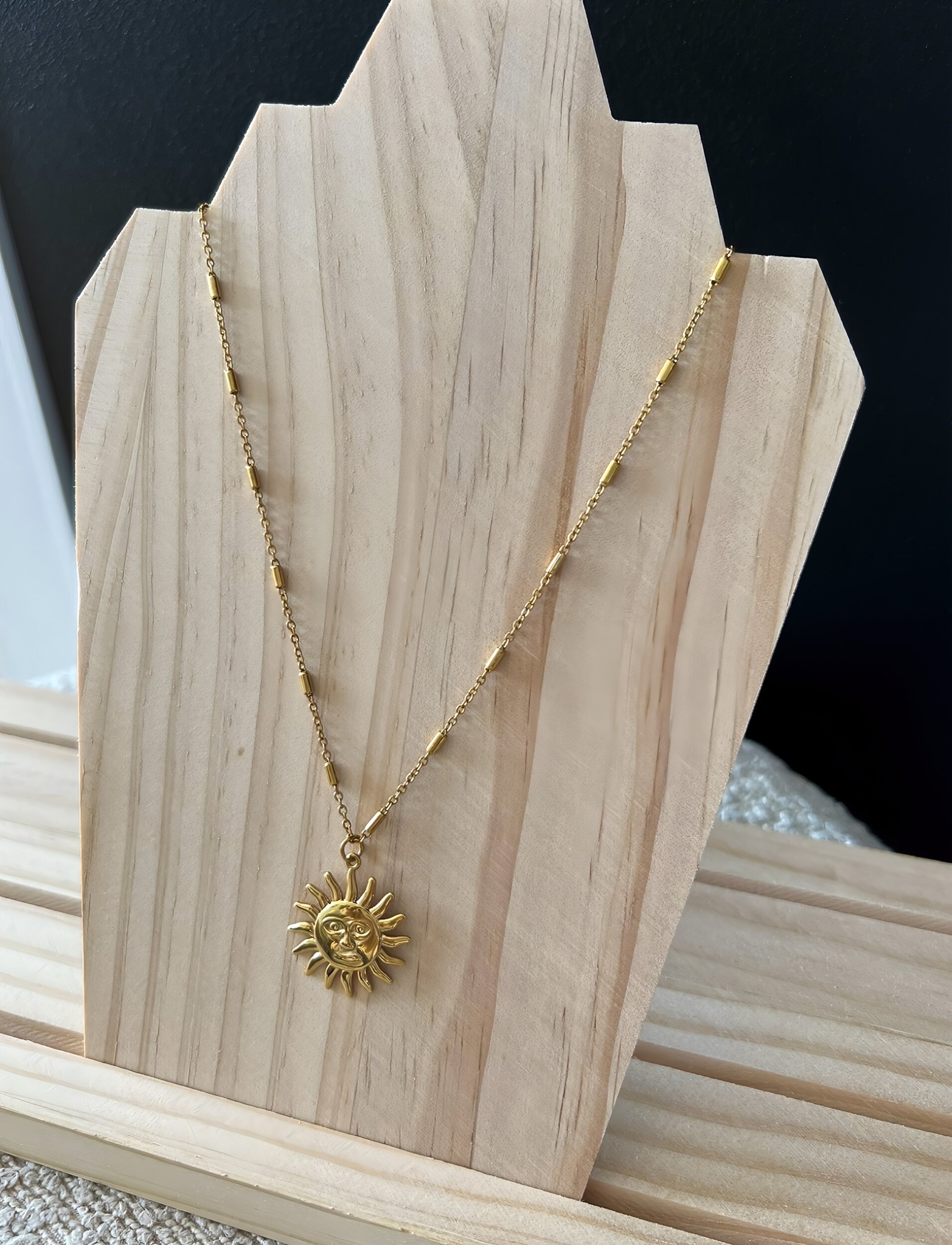 le collier sun -1