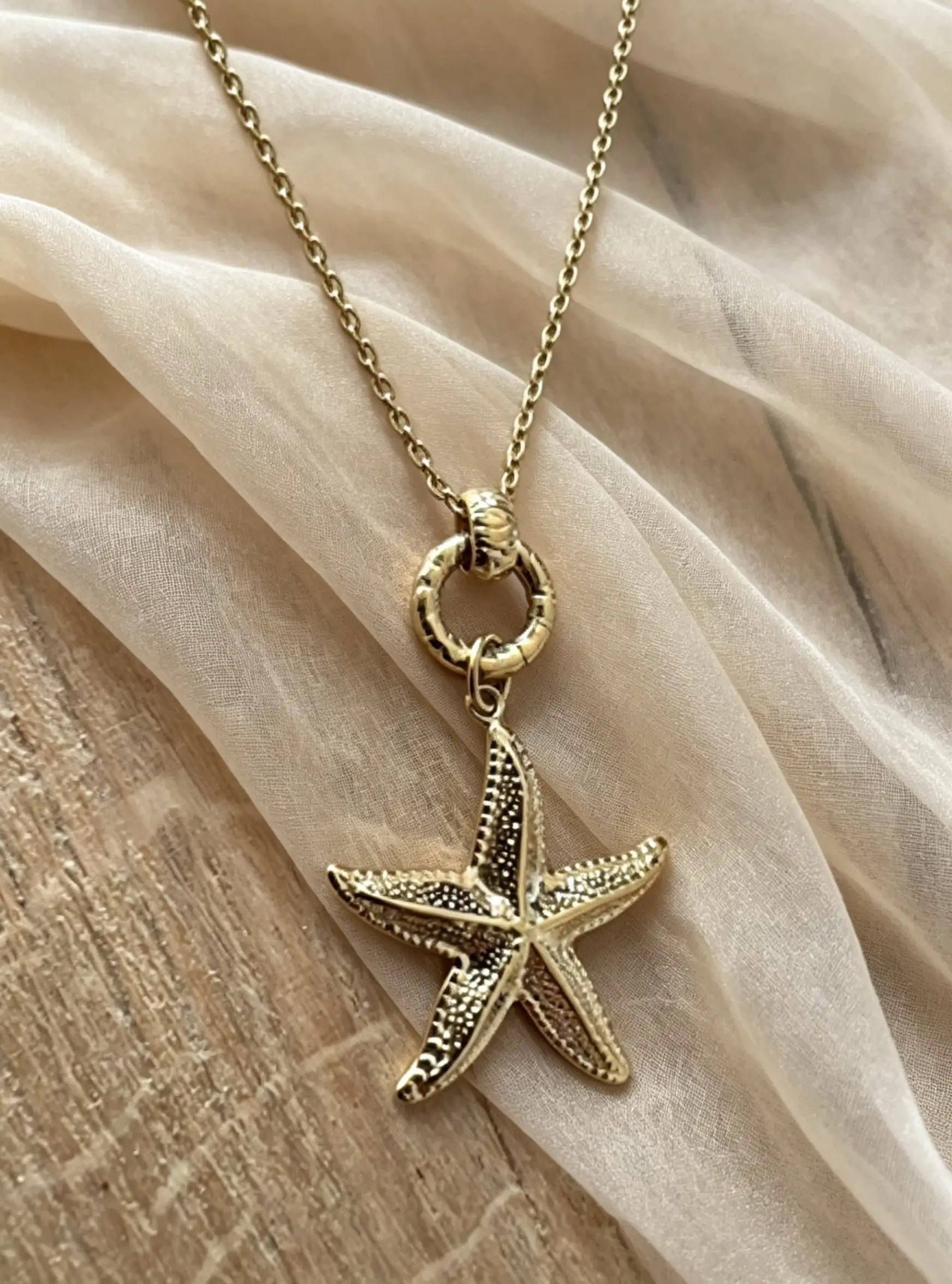 le collier stelly