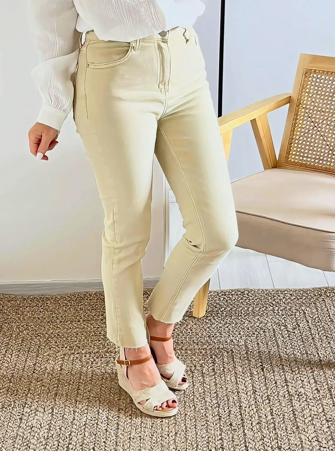 jean Harvey beige coupe mom fit