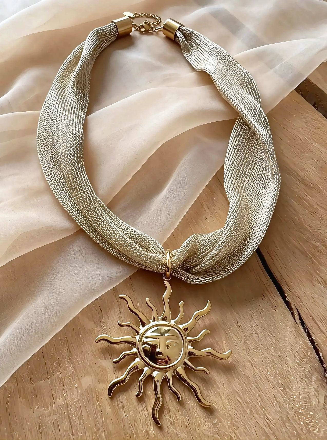 collier femme Amber avec pendentif soleil