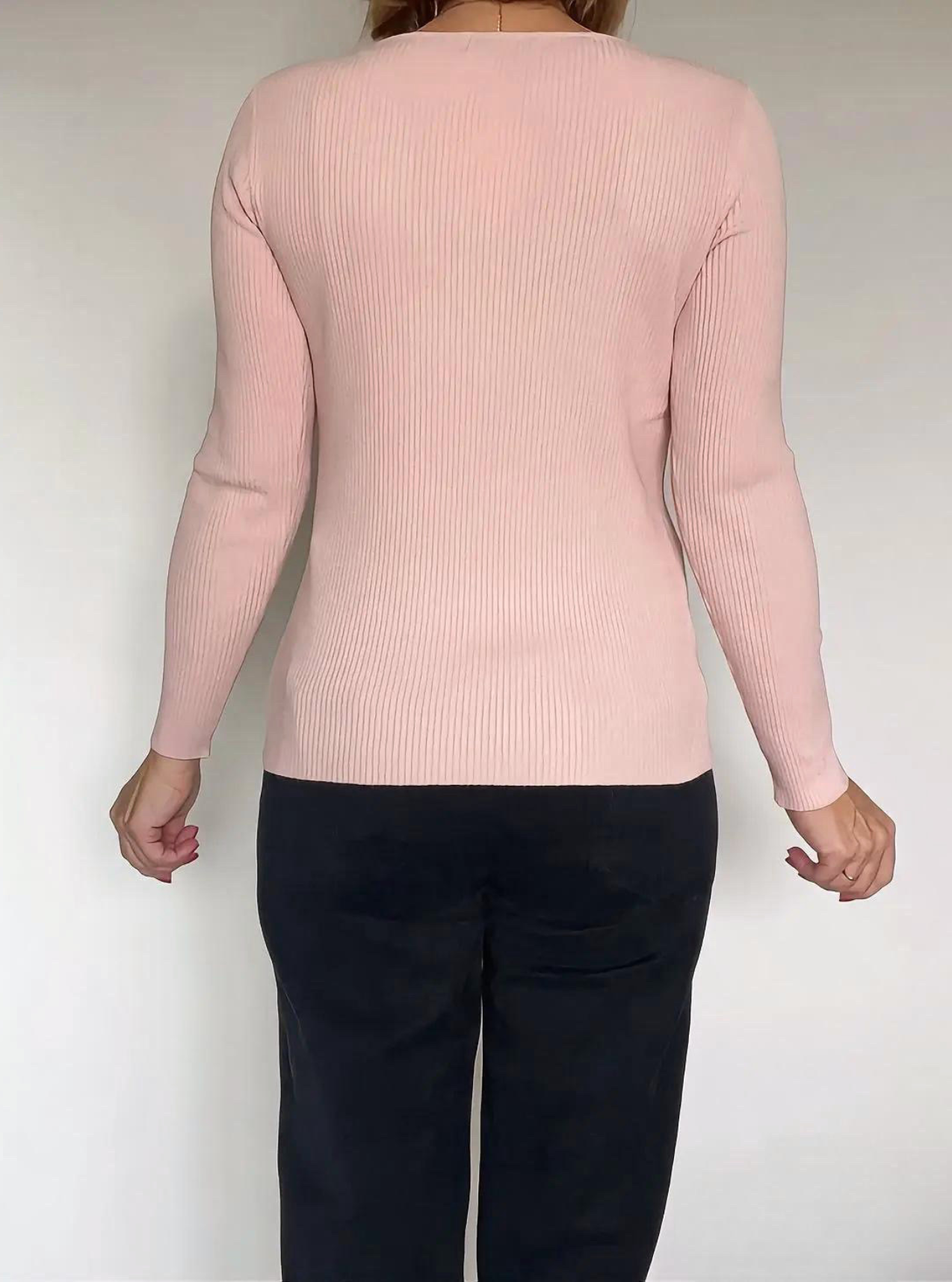 pull fin rose Mahé de dos
