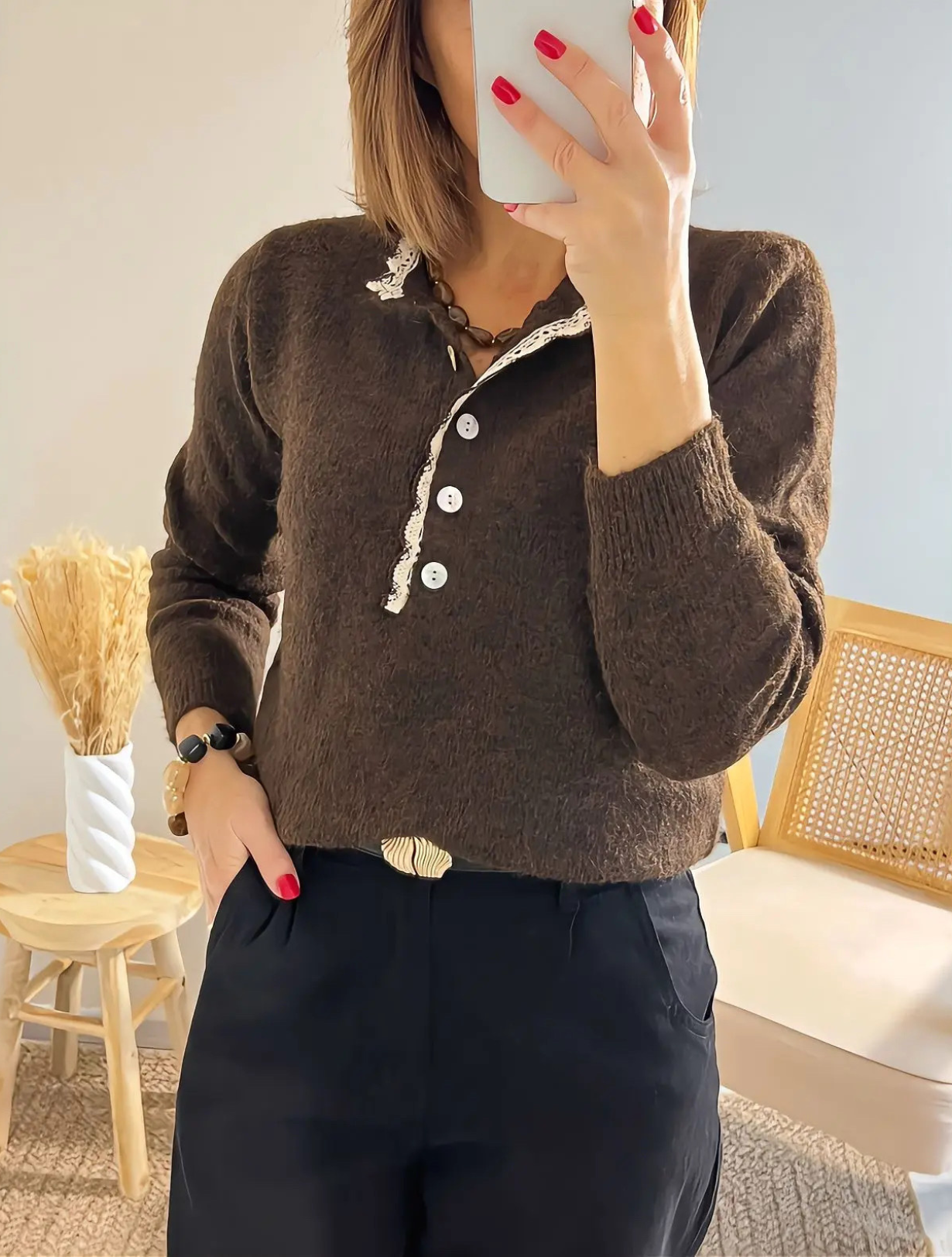 pull-emilien-marron-avec-broderies