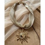 le collier amber -1