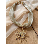 collier femme Amber avec pendentif soleil