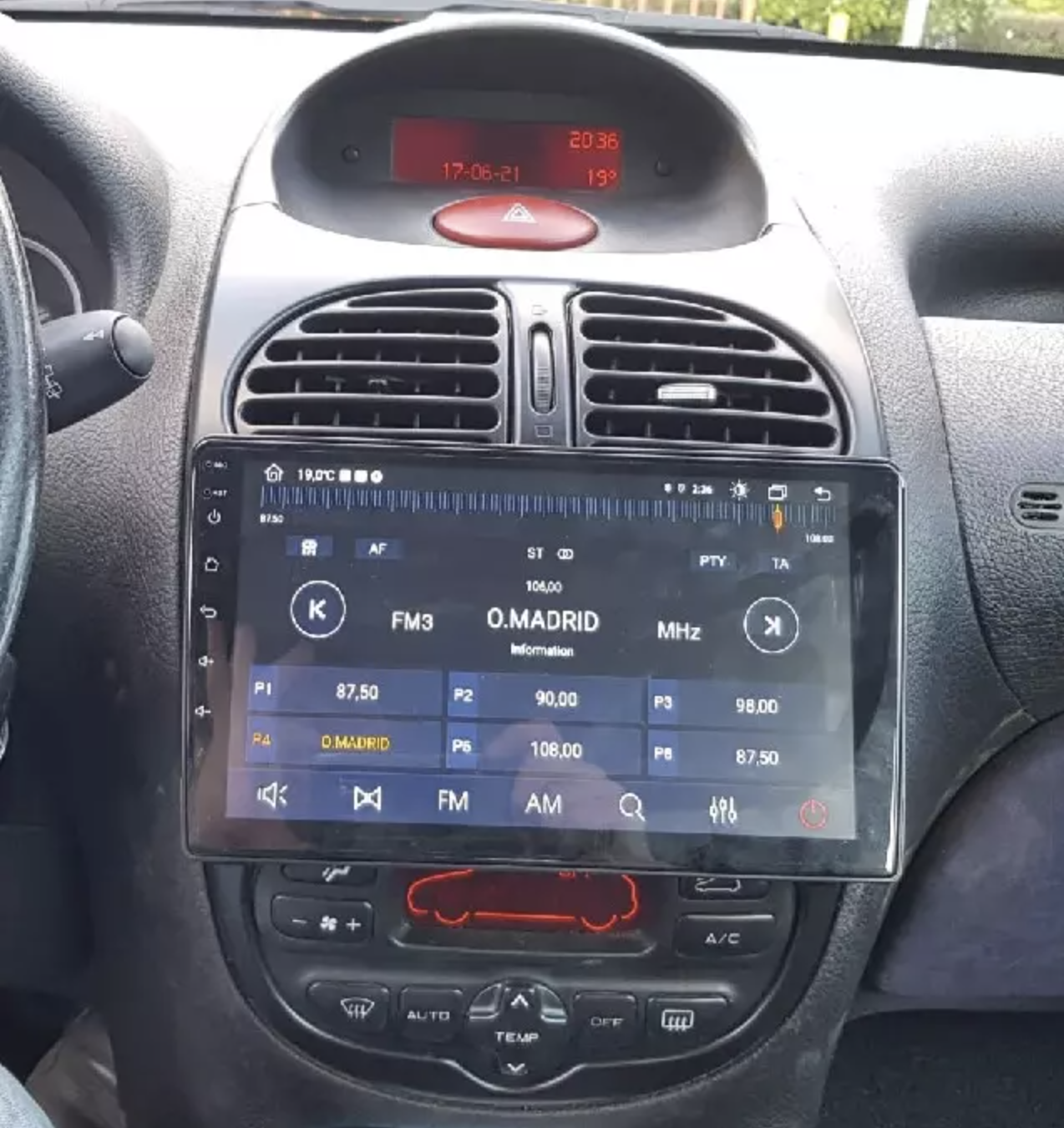 Ecran tactile QLED Android 13.0 + Apple Carplay sans fil Peugeot 206 de 2003 à 2009