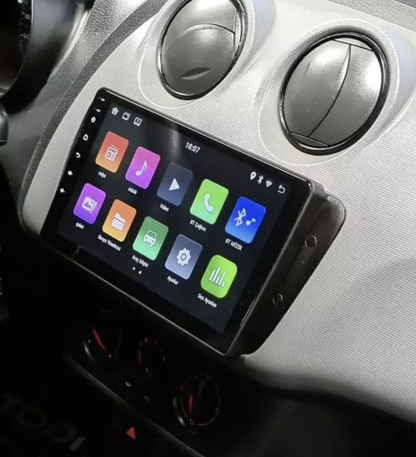Ecran tactile QLED Android 13.0 + Apple Carplay sans fil Seat Ibiza de 06/2008 à 2013