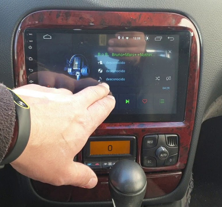 autoradio-ecran-qled-multimedia-gps-mercedes-classe-s