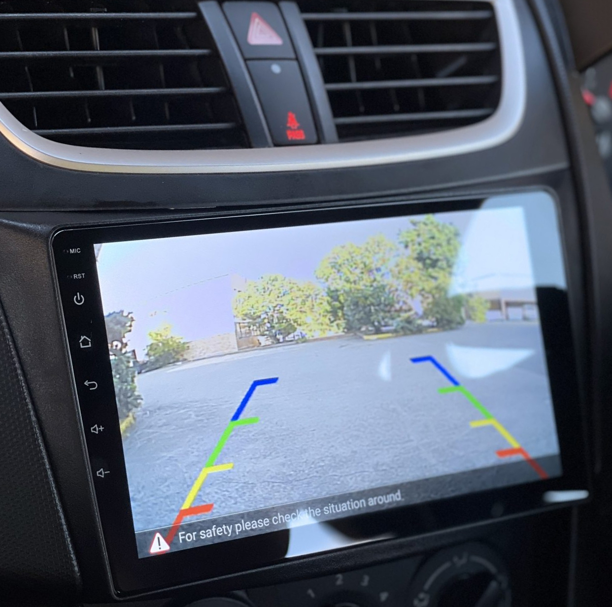 autoradio-multimedia-tactile-gps-suzuki-swift-camera