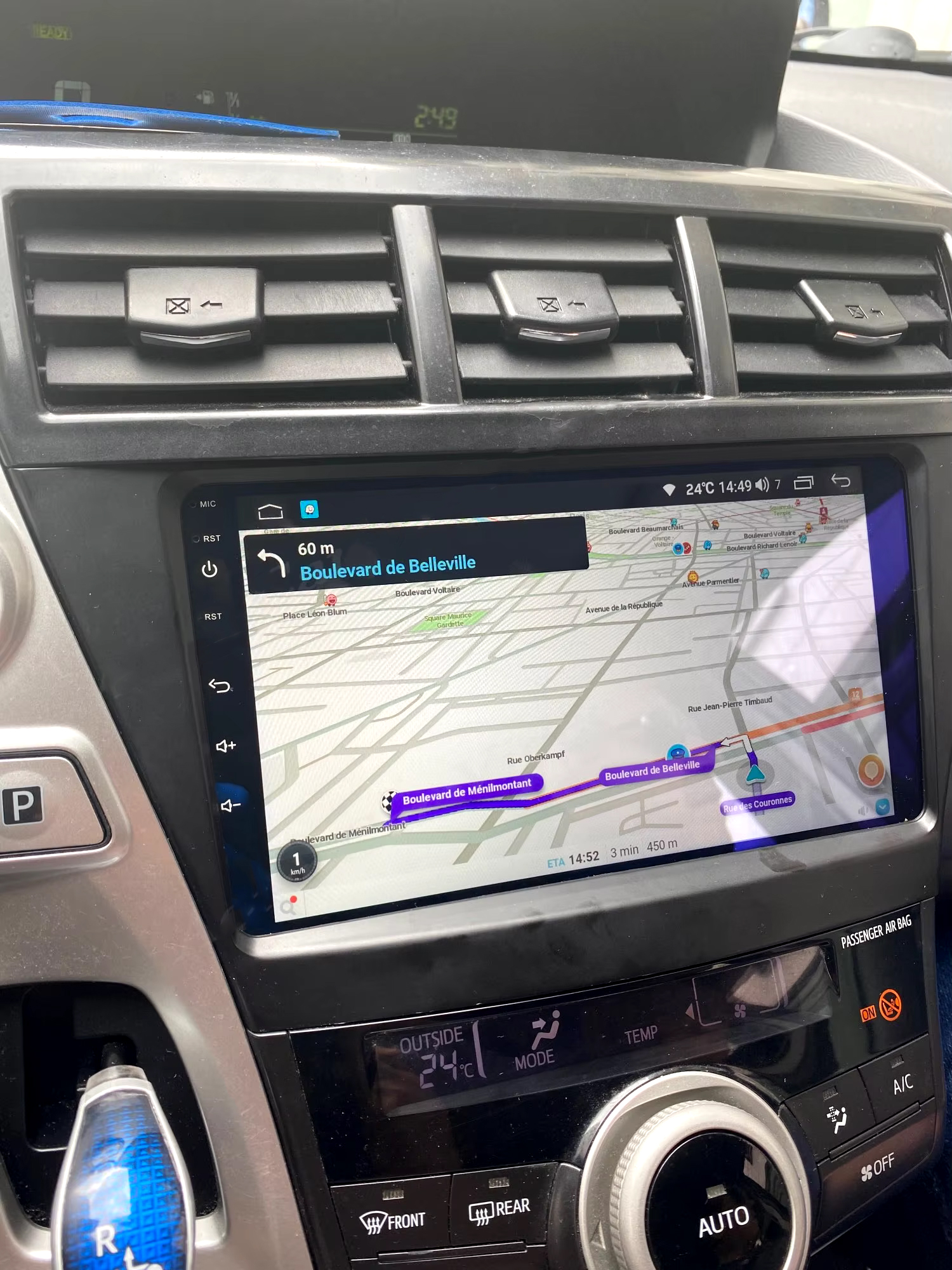 autoradio-multimedia-tactile-gps-toyota-prius-2013