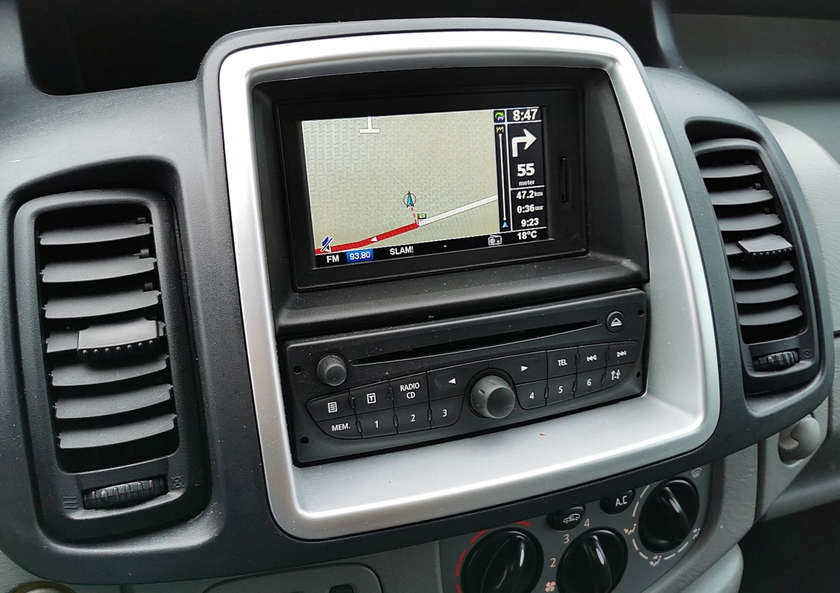 KIT Autoradio écran tactile multimédia Renault Trafic 2007 à 2014 