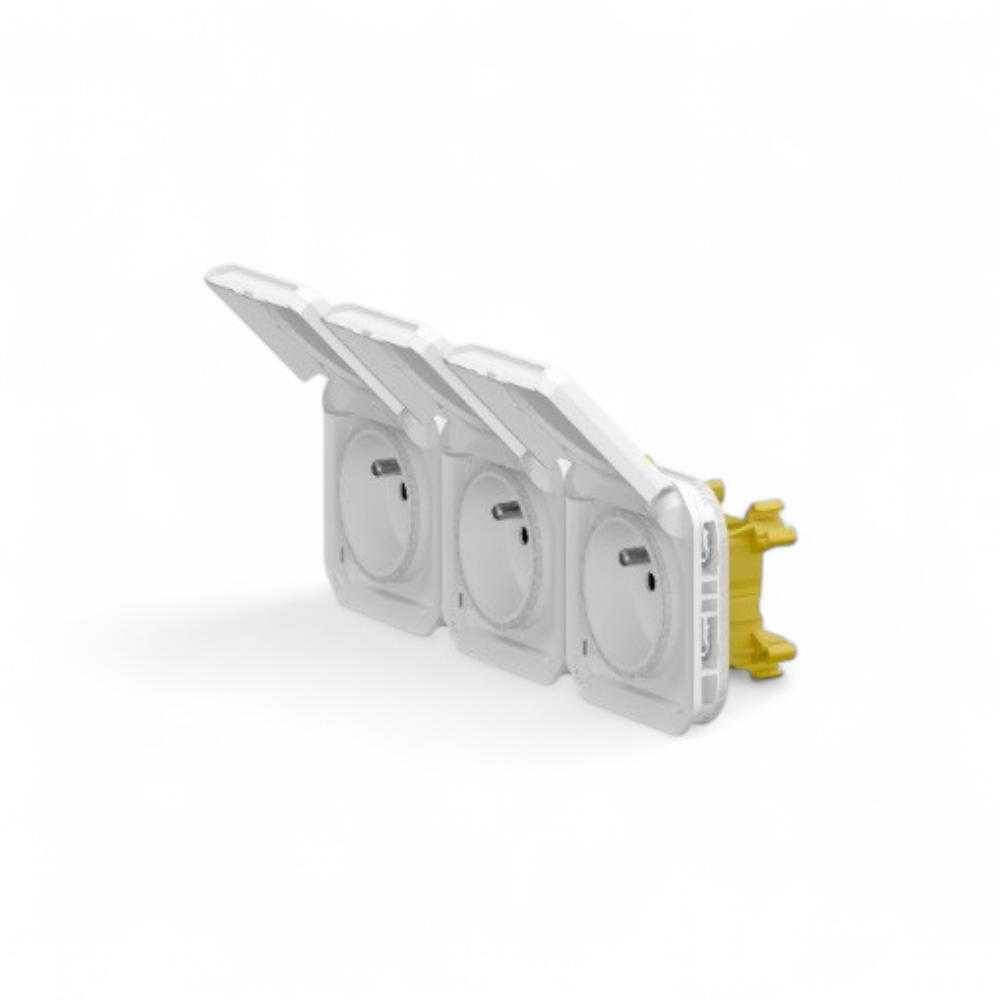 legrand-triple-prise-de-courant-precablee-3x2p-t-horizontale-etanche-plexo-16a-3-postes-avec-enjoliveurs-blanc-069644l