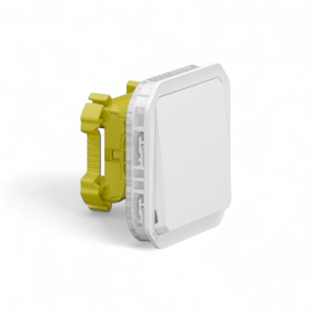 legrand-interrupteur-ou-va-et-vient-etanche-plexo-10a-avec-enjoliveur-finition-blanc-069611l