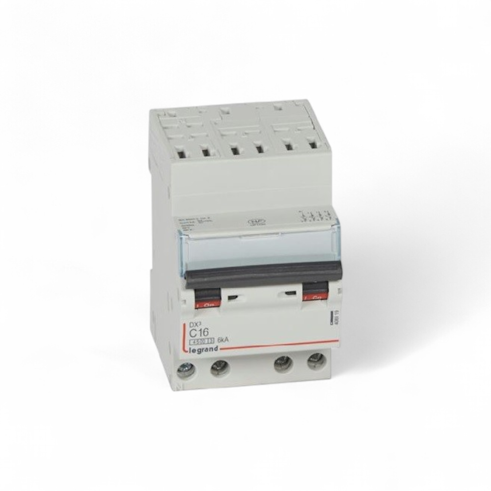 legrand-disjoncteur-dnx34500-6ka-arrivee-borne-automatique-sortie-borne-a-vis-tetrapolaire-400v-16a-courbe-c-3-modules-406919