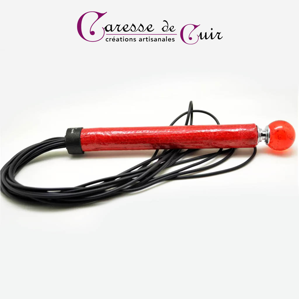 Martinet-latex-rond-peau-serpent-rouge-2