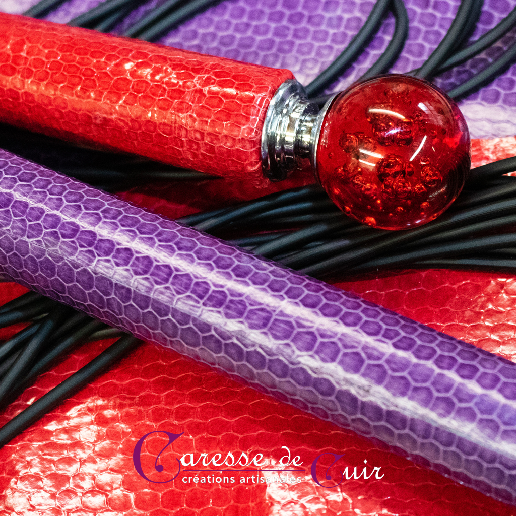 Martinet-latex-rond-peau-serpent-rouge-violet-3