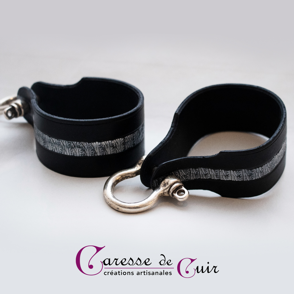 Bracelet-cuir-noir-martelage-argent-fermoir-manille-argenté-1b