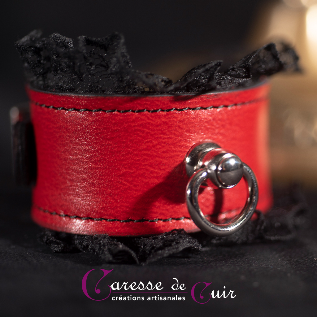 bracelet-SM-cuir-rouge-dentelle- noir-anneau-2