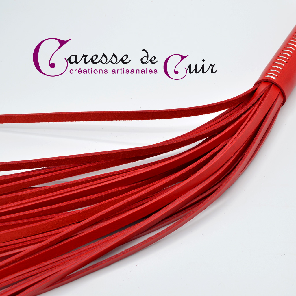 Petit-martinet-rouge-bijou-caresse-de-cuir-2