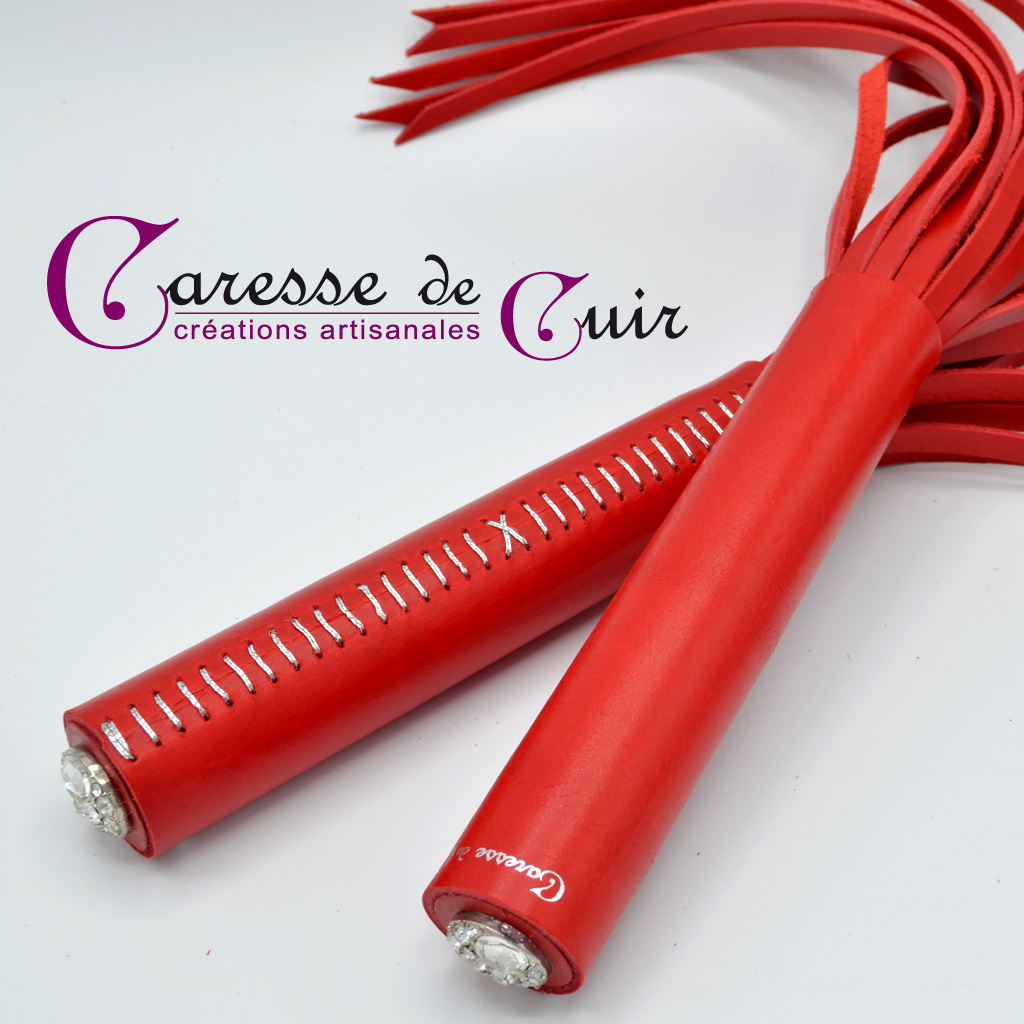 Petit-martinet-rouge-bijou-caresse-de-cuir-5