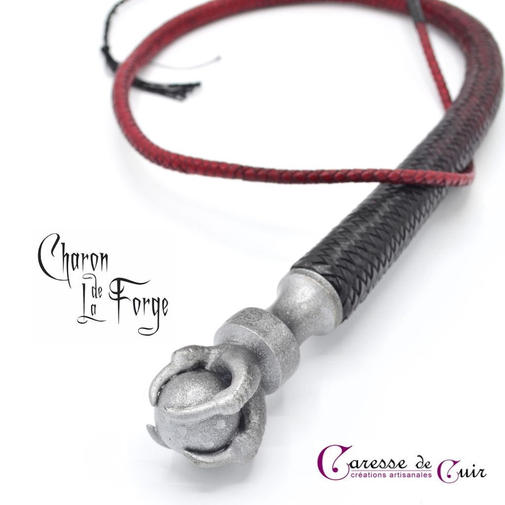 Fouet-Charon-dégradé-noir-rouge-2