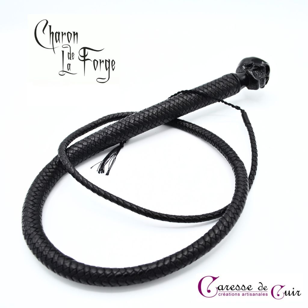 Fouet-Charon-noir-tete-de-mort