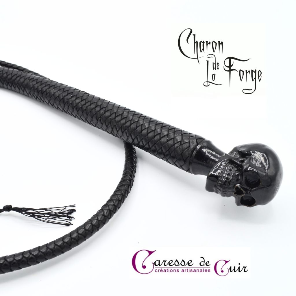 Fouet-Charon-noir-tete-de-mort-2
