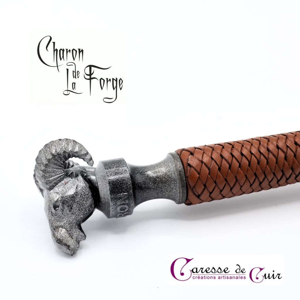 Fouet-Charon-marron-caressedecuir-2