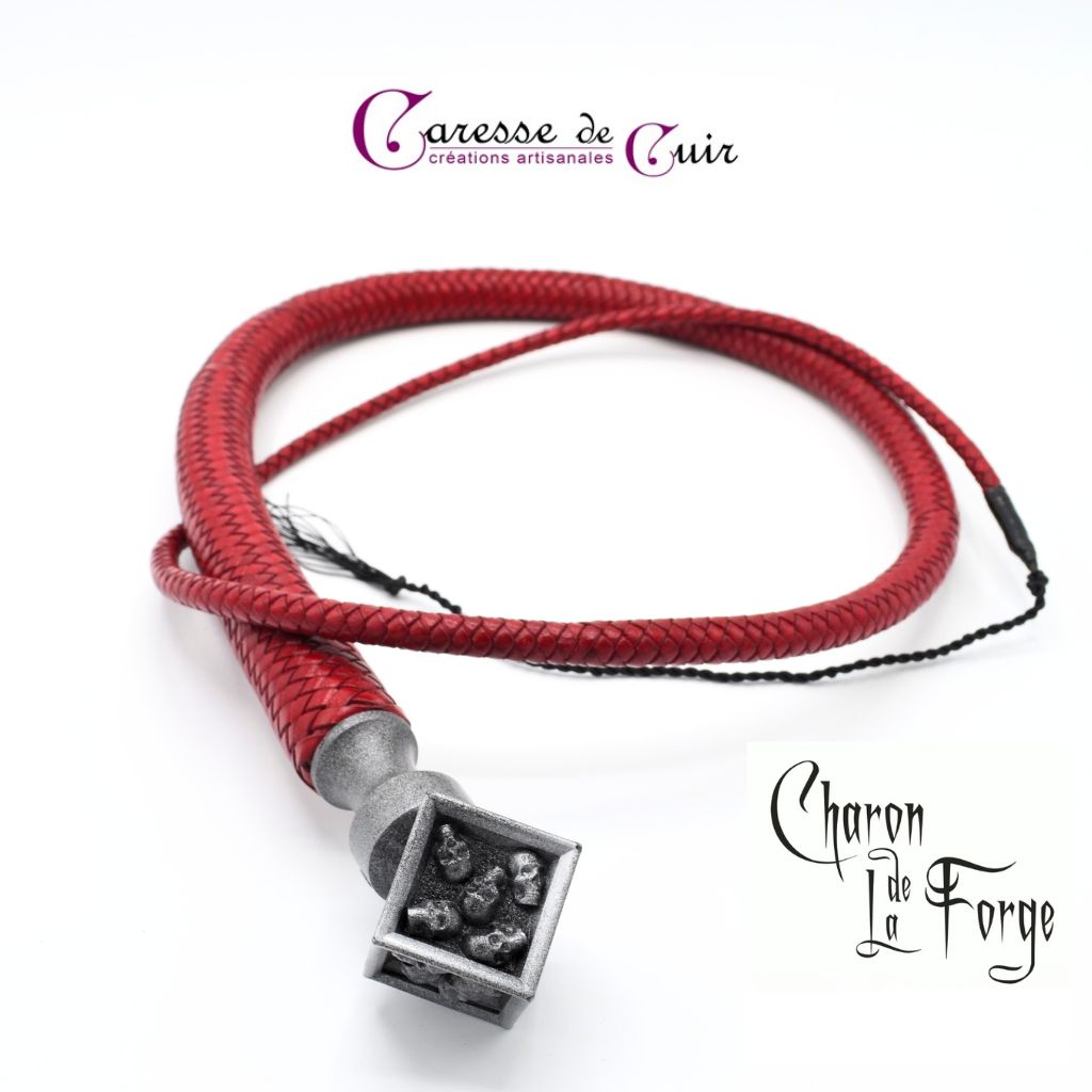 Fouet-Charon-rouge-cube-caressedecuir-1