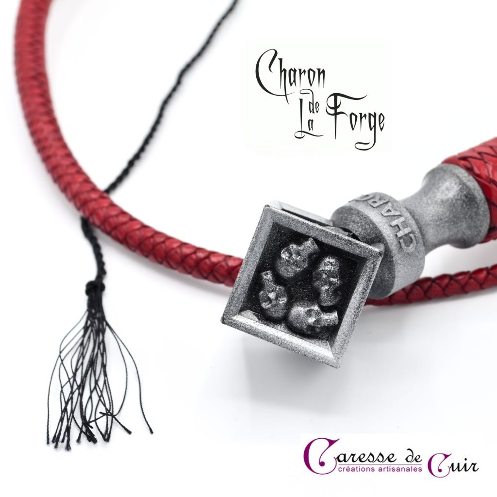 Fouet-Charon-rouge-cube-caressedecuir-2