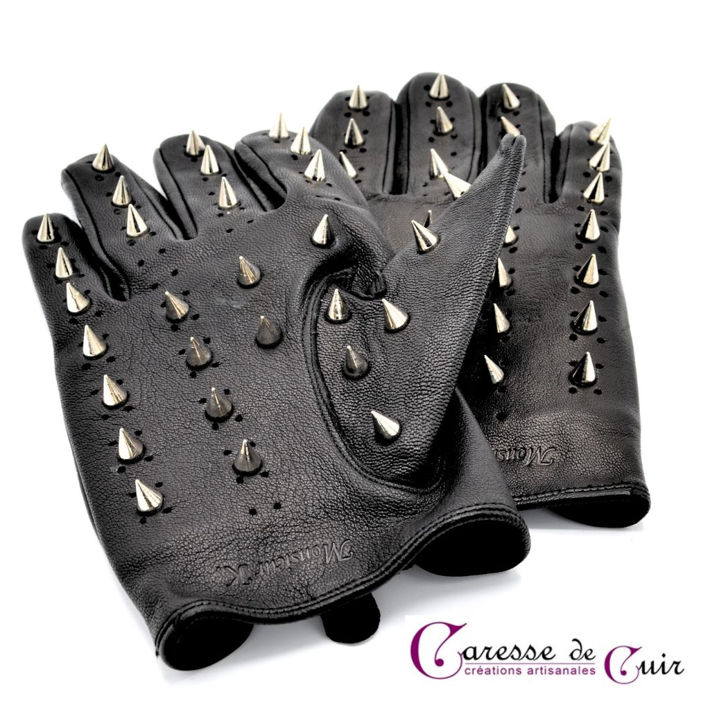 Paire de gants cloutés noirs by Monsieur K.
