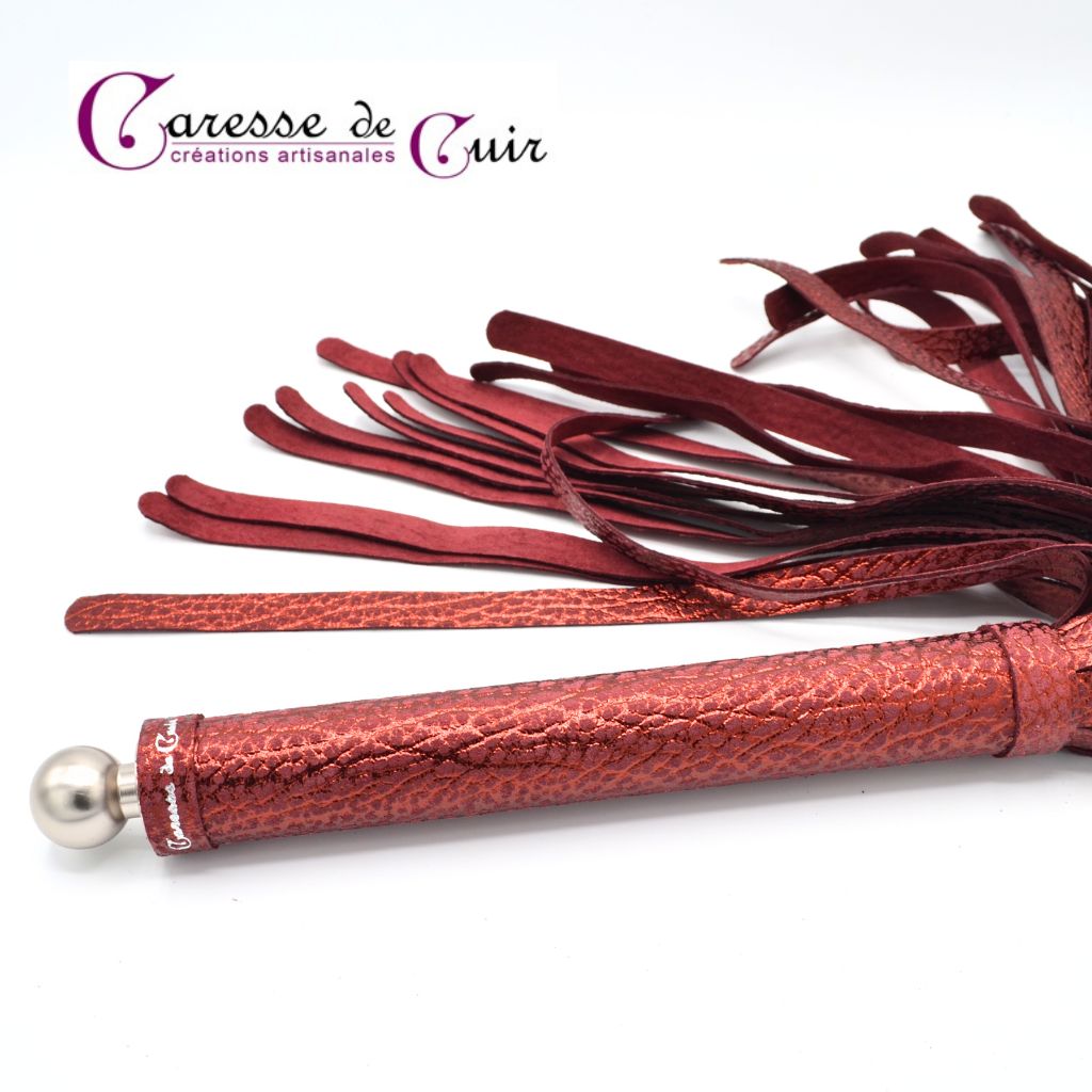 Martinet-cuir-rouge-brillant-caresse-de-cuir-4