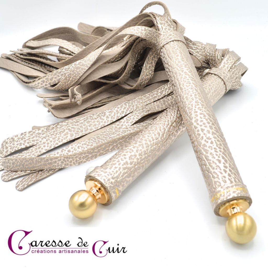 Martinet-cuir-argenté-doré-brillant-caresse-de-cuir-3